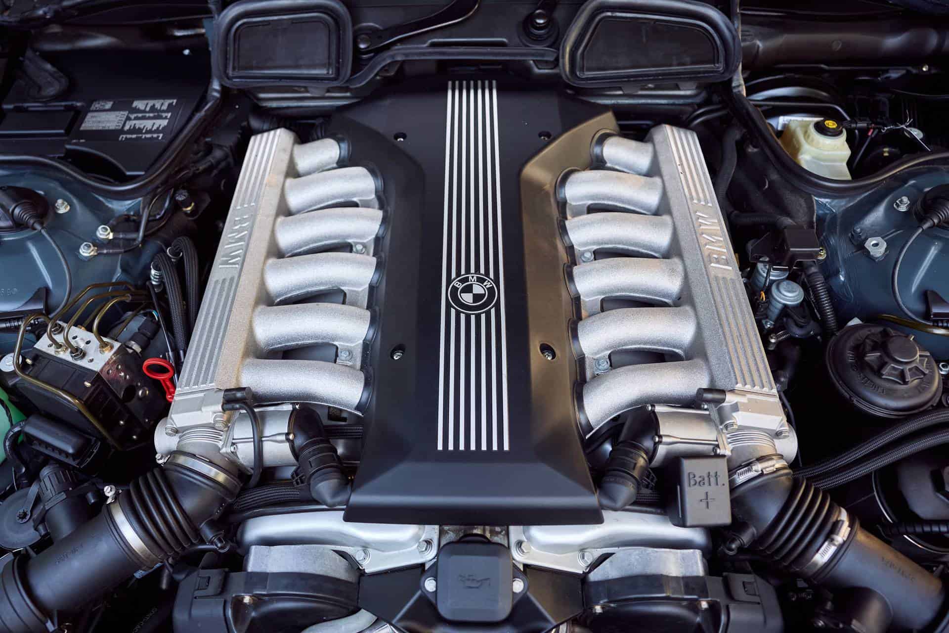 V12 M73