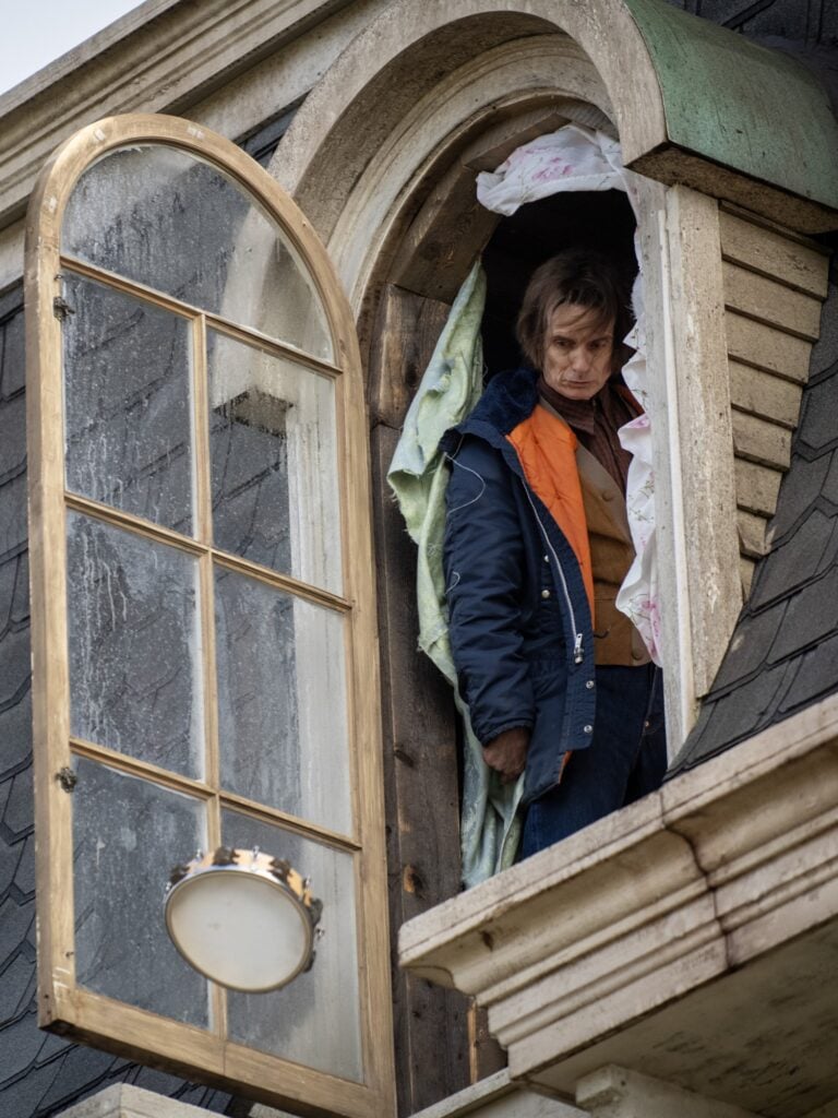 Victor throws his possessions out the window during FROM Season 3 Episode 9.