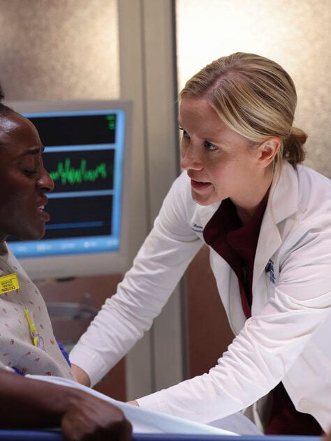 Hannah asking a patient where it hurts on Chicago Med Season 10 Episode 3