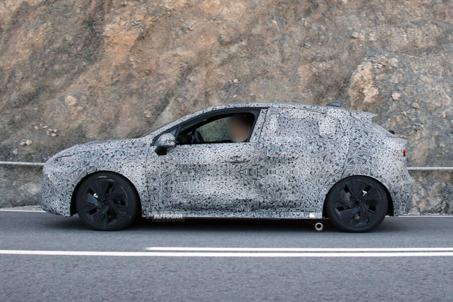 2026 Renault Clio camo – side