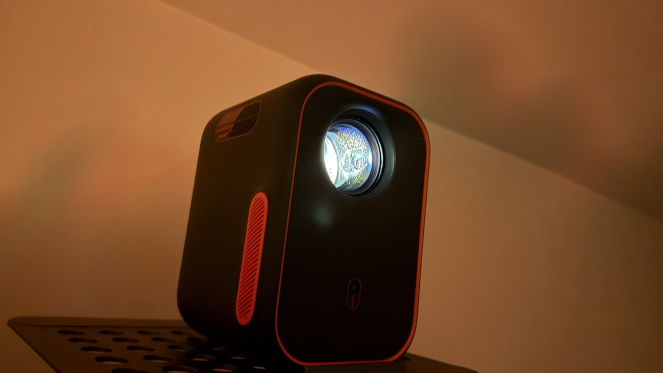 Episode One Projector review: Cheap and compact, with consequences