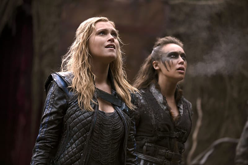 Clarke and Lexa Feel the Heat - The 100 Season 2 Episode 14