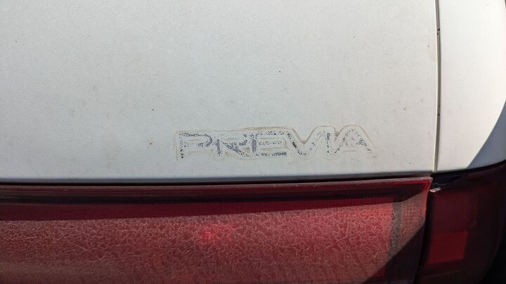 junkyard find 1995 toyota previa le s c with 465 234 miles