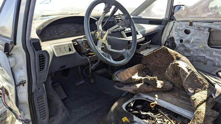 junkyard find 1995 toyota previa le s c with 465 234 miles