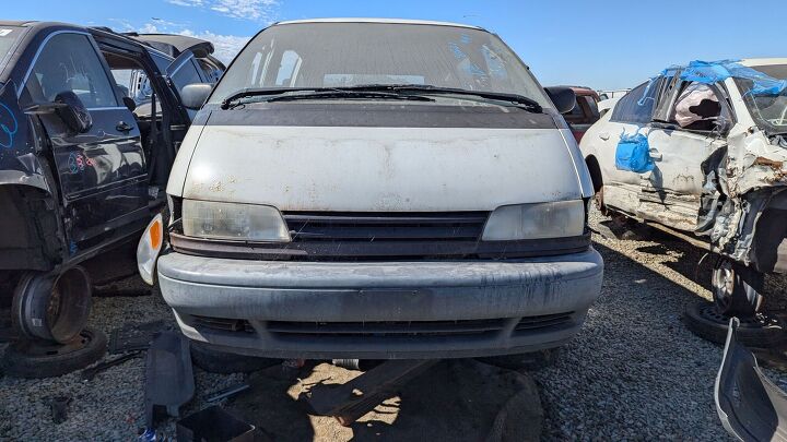 junkyard find 1995 toyota previa le s c with 465 234 miles