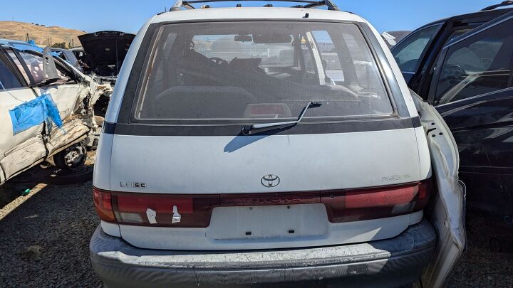 junkyard find 1995 toyota previa le s c with 465 234 miles