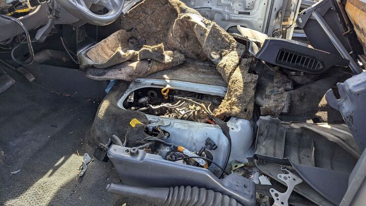 junkyard find 1995 toyota previa le s c with 465 234 miles