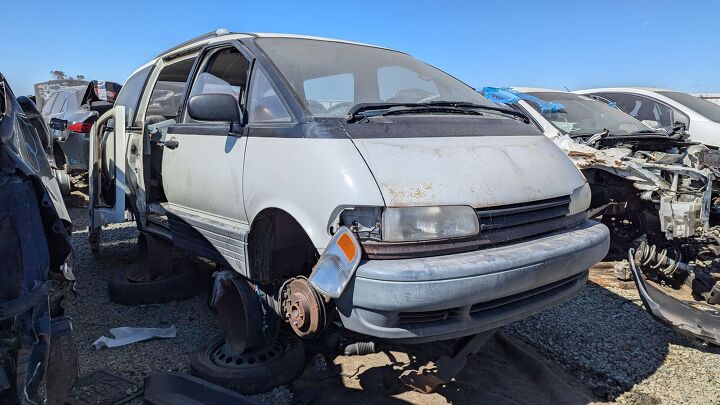 junkyard find 1995 toyota previa le s c with 465 234 miles