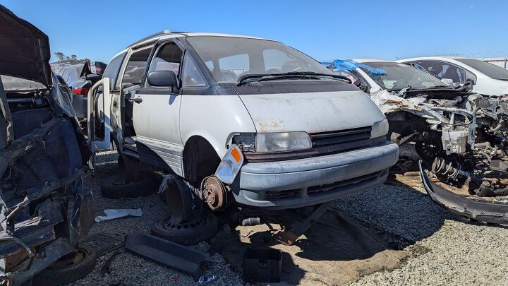 junkyard find 1995 toyota previa le s c with 465 234 miles