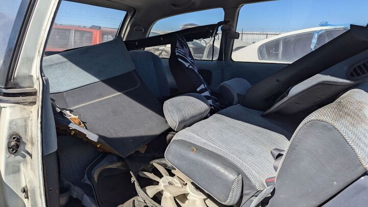 junkyard find 1995 toyota previa le s c with 465 234 miles