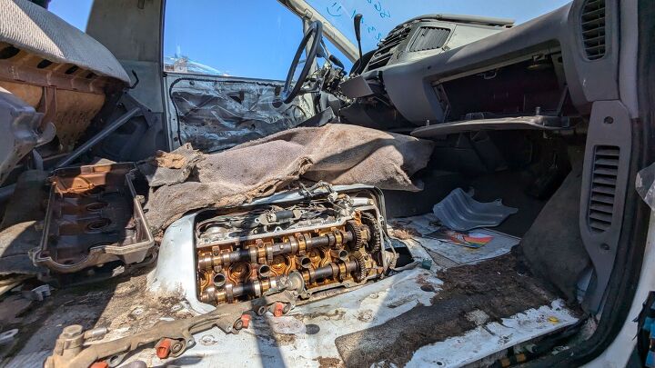 junkyard find 1995 toyota previa le s c with 465 234 miles