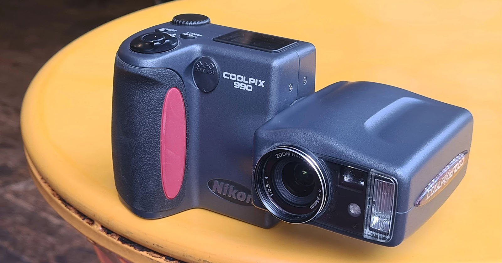 Nikon Coolpix 990 Retro Review: 25 Years Later, This Split-Body Camera Is Still a Blast